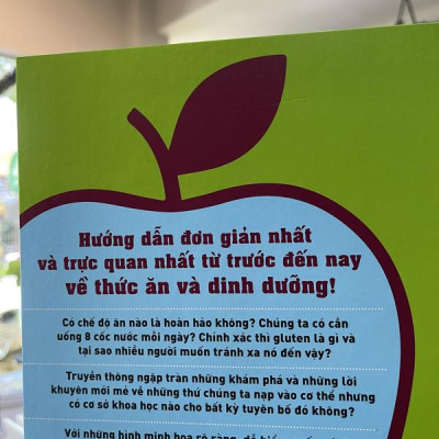Sách - Hiểu hết về thức ăn (How food works) (Nhã Nam HCM)