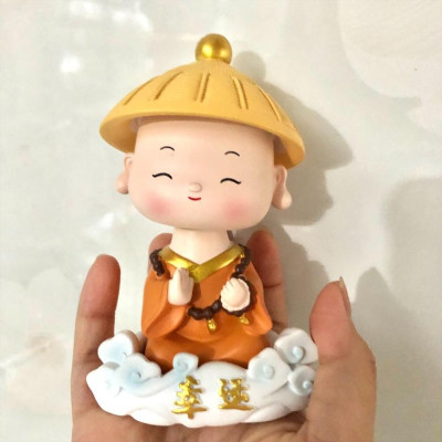 Tượng nước hoa chú tiểu gật đầu dễ thương trang trí xe hơi, ô tô