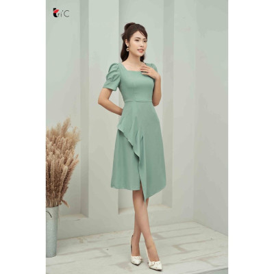 Đầm A cổ vuông, tay bồng, bèo lệch Tri