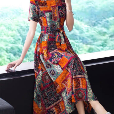 ĐẦM XOÈ HOẠ TIẾT HOA CỔ TRỤ