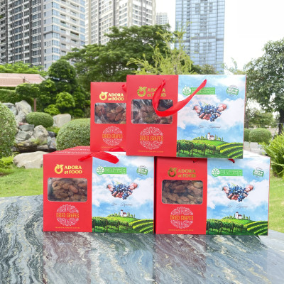 Nho khô nguyên cành THOMPSON Úc Dried Grapes Adora st Food (mẫu Quà Tết 1kg/hộp) ngon, bổ dưỡng, giàu vitamin, khoáng chất tự nhiên-QuaTangMe Extaste