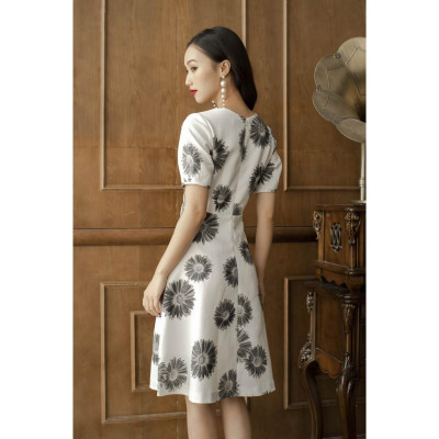 Đầm xòe hoa cúc Tri