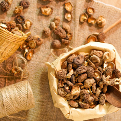 Nấm Hương Khô 100g – Lý Tưởng Cho Món Ngon, Giữ Trọn Hương Vị
