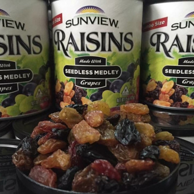 Nho khô Sunview Raisins Mỹ không hạt 3 màu giàu Vitamin khoáng chất, tốt cho tim mạch (425g/hộp) - QuaTangMe Extaste