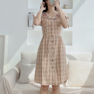 Váy đầm xòe ngắn tay vải kẻ vàng Floral dress Burny V4003549KV