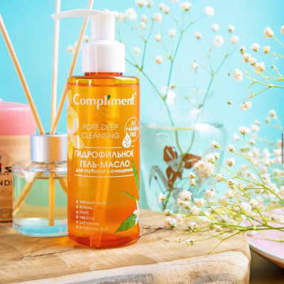 Gel rửa mặt tẩy trang Oil Compliment 150ml sạch sâu dưỡng ẩm cho từng loại da (dạng vòi)