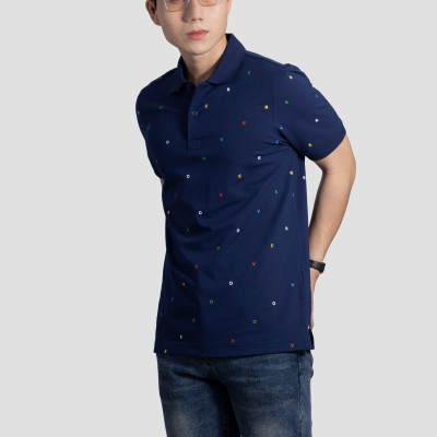 Áo polo TYPES OVERCO in họa tiết chữ thời trang, trẻ trung, năng động