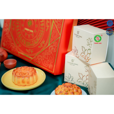 Bộ hộp Bánh trung thu Thịnh Vượng 4 bánh 2 trứng 270g - Thành Long - 1080g - tặng 1 hộp trà - VIỆT NAM