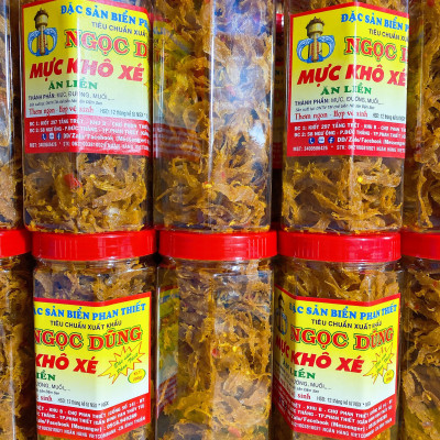 Mực khô xé sợi gói 1 kg đã chế biến ăn liền ngon ơi là ngon của shop Đặc Sản Biển Phan Thiết NGỌC DŨNG. Hạn sử dụng 12 tháng kể từ ngày đặt hàng