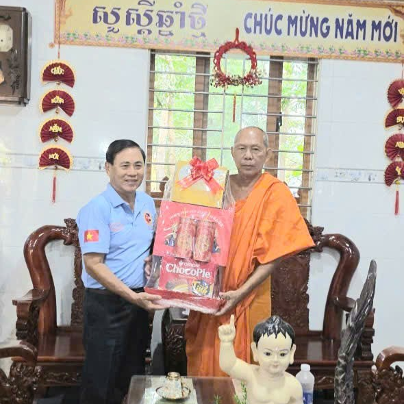 Hội Hữu Nghị Việt Nam - Campuchia Tỉnh An Giang Thăm Và Chúc Tết Chôl Chnăm Thmây Của Đồng Bào Khmer Tại Chùa Cà Nhung, Chùa Tổng Quản, Xã Gò Quao Và Chùa Cù Là Mới, Xã Châu Thành, Tỉnh An Giang