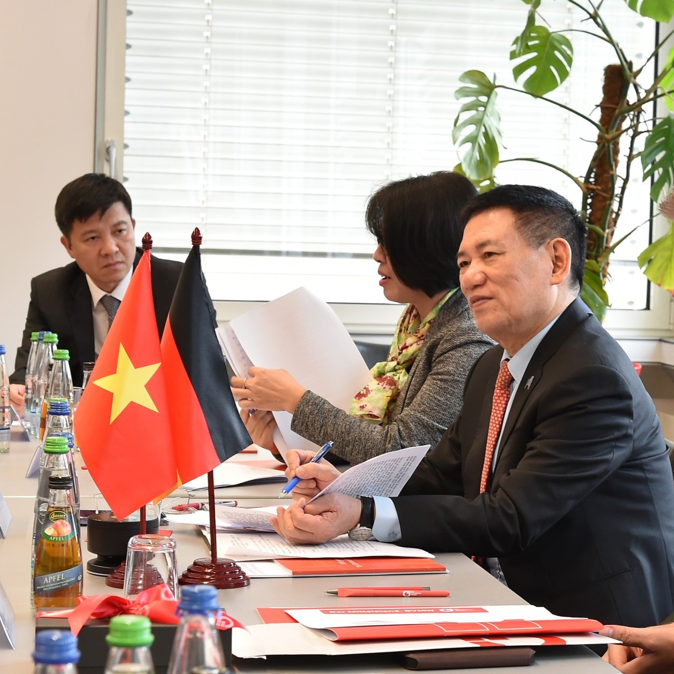 Phó Thủ Tướng Hồ Đức Phớc Làm Việc Với MVWM - Hiệp Hội Doanh Nghiệp Lớn Nhất Châu Âu - Xương Sống Của Nền Kinh Tế Đức