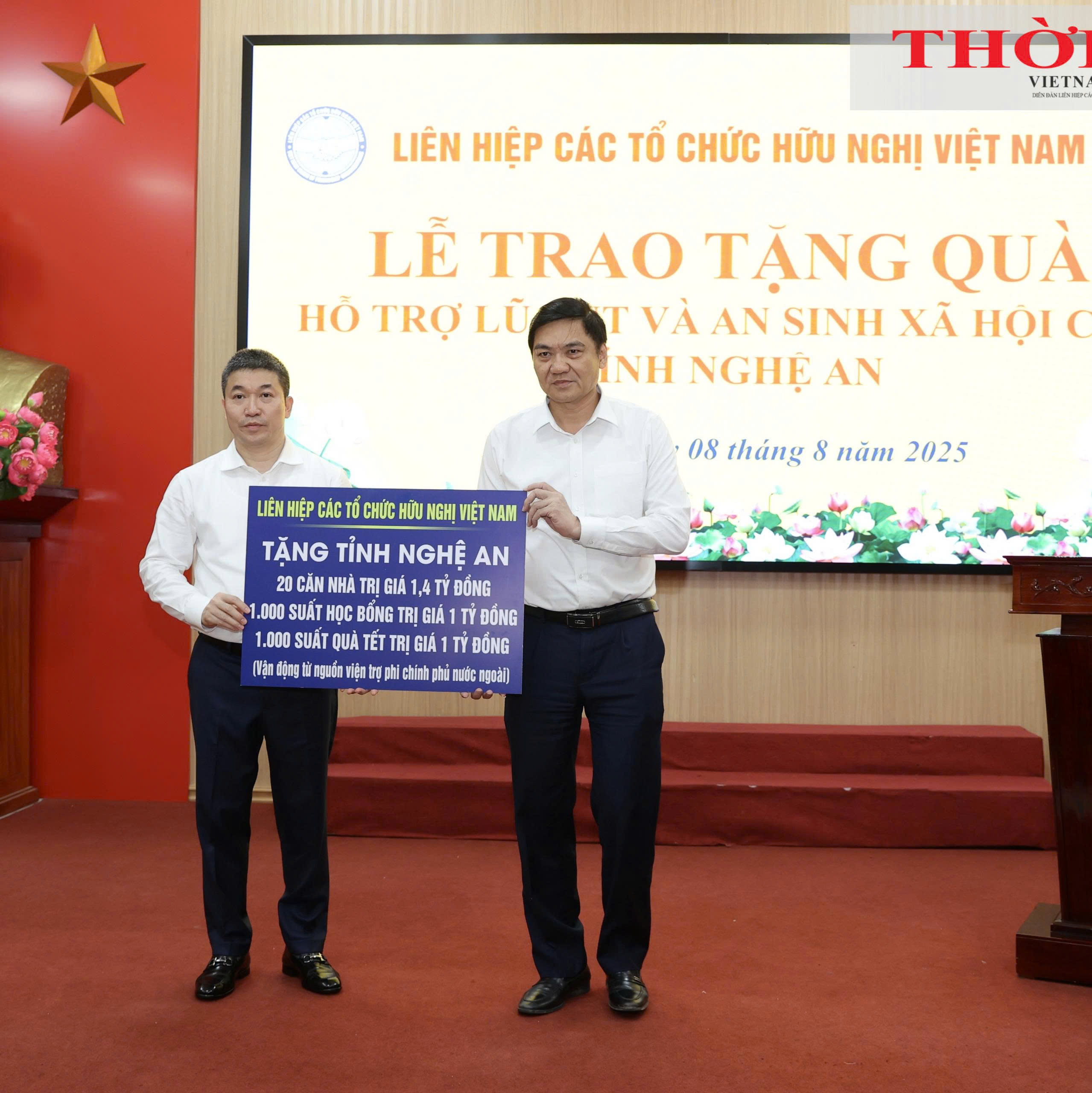 Liên Hiệp Các Tổ Chức Hữu Nghị Việt Nam Trao Gói Hỗ Trợ 3,4 Tỷ Đồng Cho Nghệ An