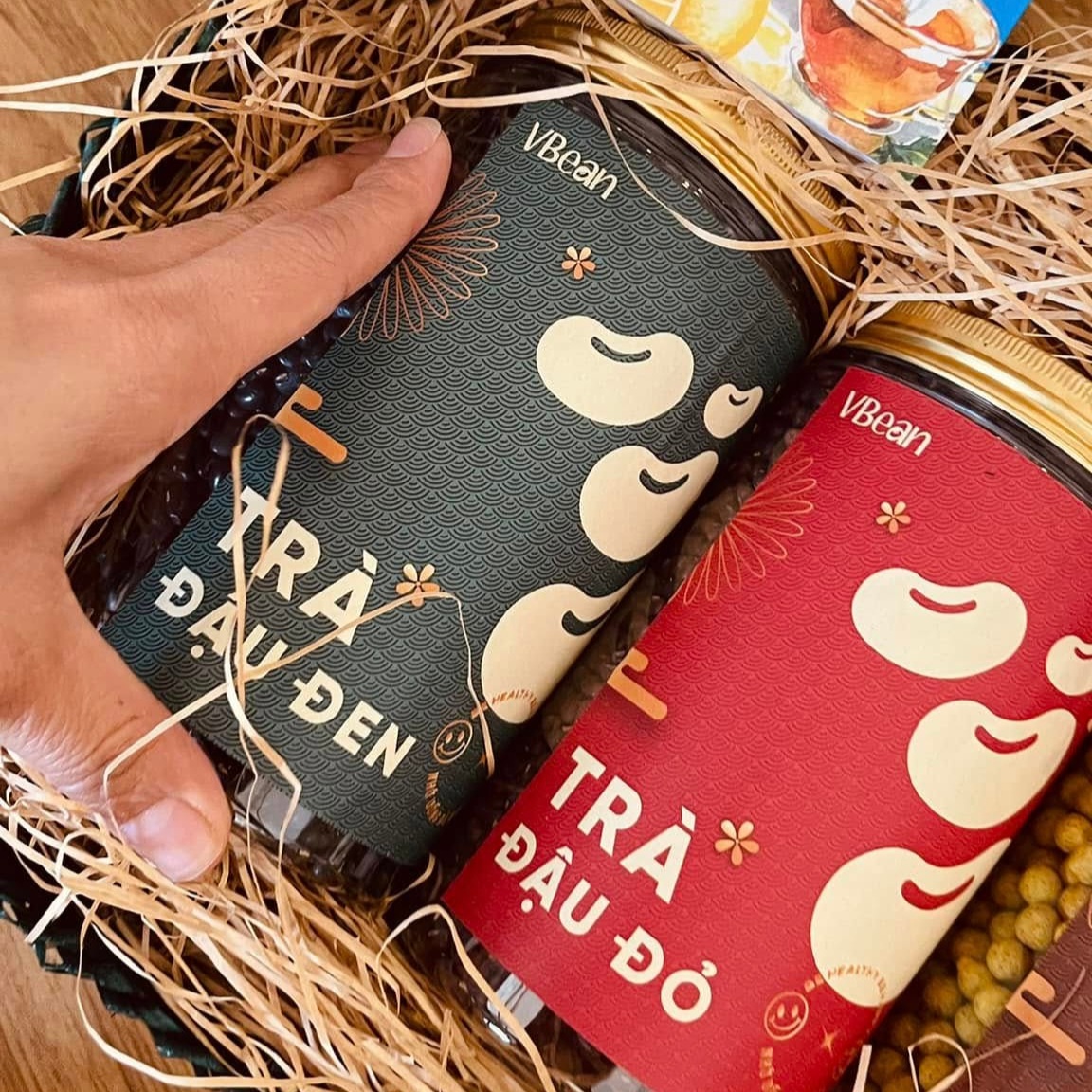 Uống Trà Đậu Đỏ Hay Đậu Đen Tốt Hơn? So Sánh Chi Tiết