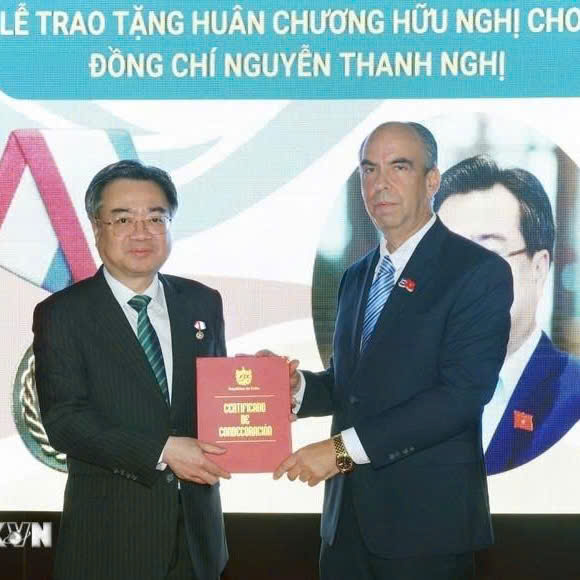 Tăng Cường Quan Hệ Việt Nam - Cuba: Ông Nguyễn Thanh Nghị Được Trao Huân Chương Hữu Nghị