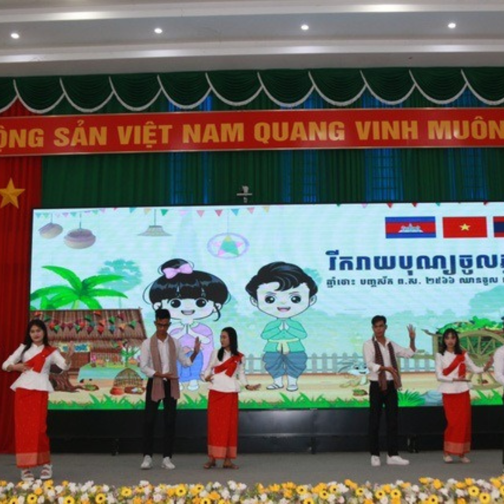 Đầm Ấm Tết Cổ Truyền Cùng Sinh Viên Lào Và Campuchia