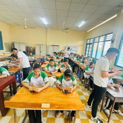 Tổ chức mở tài khoản ngân hàng miễn phí cho 50 nữ sinh có hoàn cảnh khó khăn