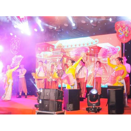 2. Sân khấu hóa