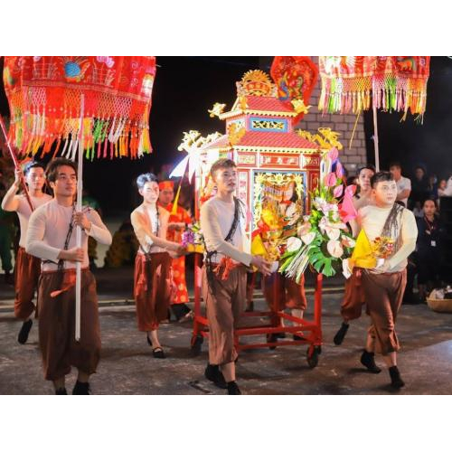 2. Sân khấu hóa