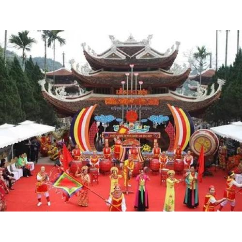 Lễ hội Chùa Hương: Điểm du lịch tâm linh không thể bỏ lỡ