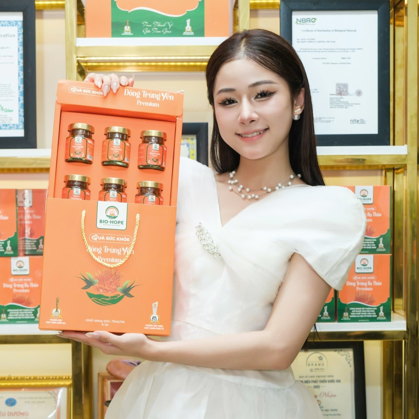 Cùng Người Mẫu Ảnh Mỹ Duyên Khám Phá Đông Trùng Yến Bio Hope