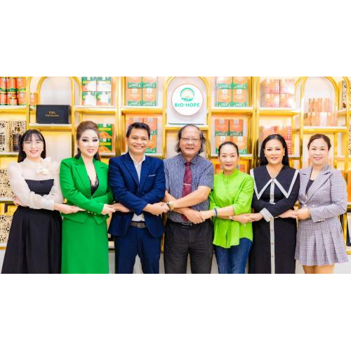 Bio Hope Vinh Dự Đón Tiếp Chủ Tịch Hội Điện Ảnh Việt Nam, Đạo Diễn, Nữ Hoàng Điện Ảnh Và Các Nghệ Sĩ Đến Showroom