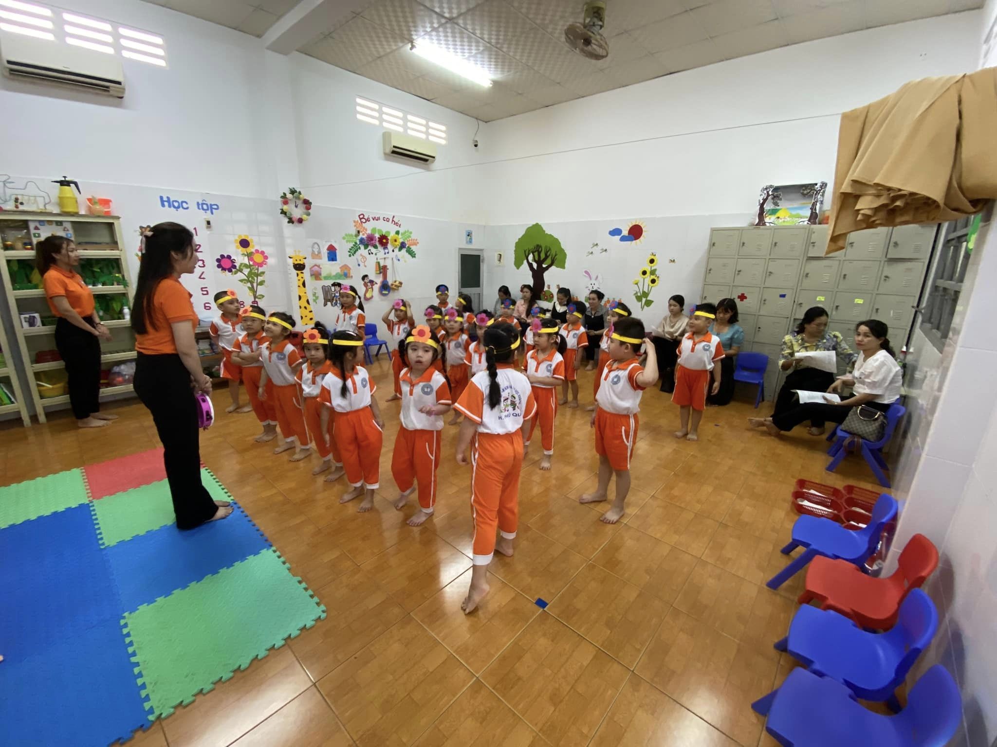 Hình Ảnh Hoạt Động