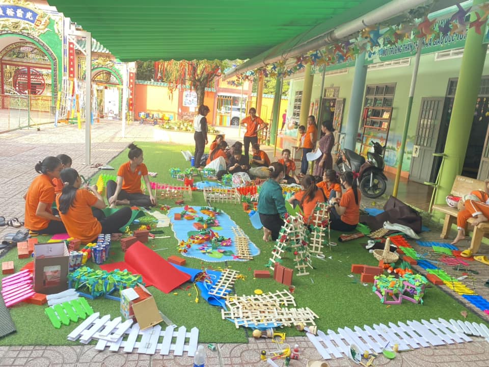Mừng ngày 8-3 của team Khải Trí