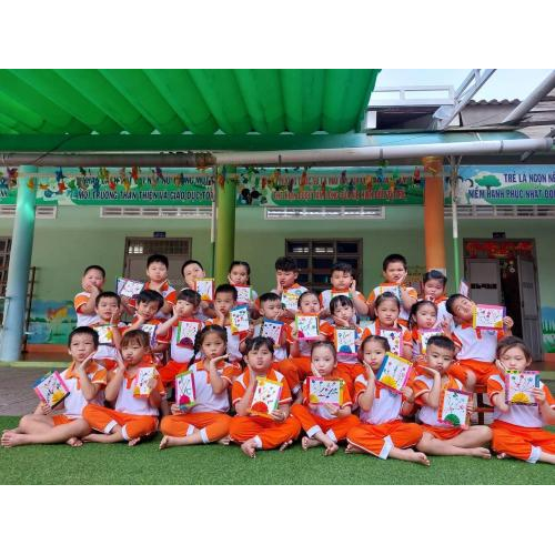 Tấm lòng các bé dành cho các cô thân yêu