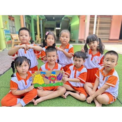 Xé Dán Giấy Màu Làm Tranh Ảnh Ngoài Trời
