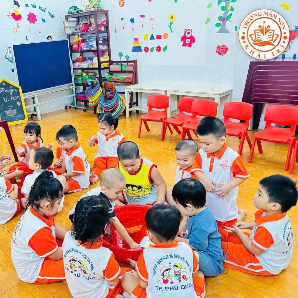 Hoạt Động Làm Thuyền Tí Hon