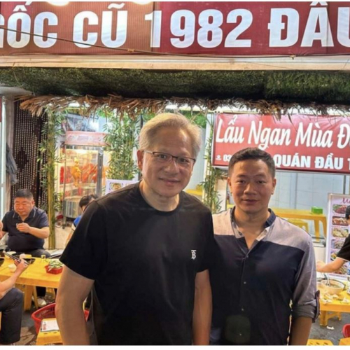 CEO Tập đoàn Nvidia nghìn tỉ USD của Mỹ ăn phở, uống cà phê bình dân ở Việt Nam