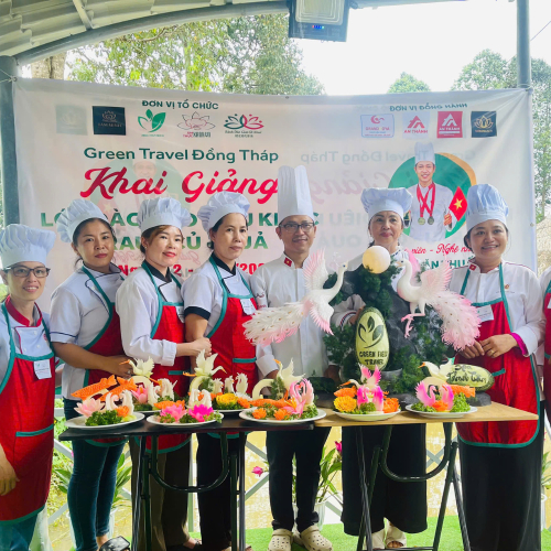 Bế Giảng Lớp Điêu Khắc Rau – Củ – Quả: Hành Trình Ngắn, Giá Trị Lâu Bền