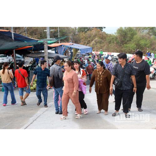 Núi Sam Những Ngày Gần Khai Hội